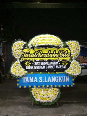 Papan Bunga Duka di Selumit Pantai